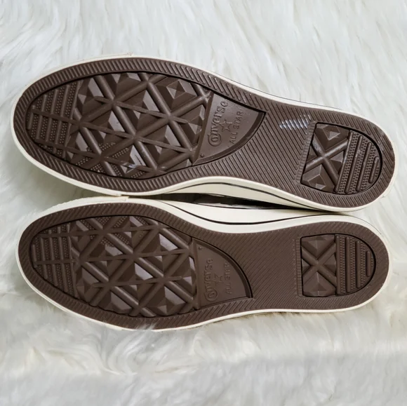 Converse Chuck Taylor All Star Low Top Cream 7 Women / 5 Men NWOB - Picture 5 of 6